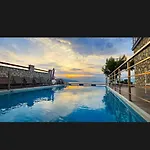 Dena Vlorë
