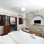 Dena Vlorë