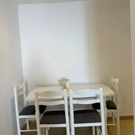Dena Apartmán *